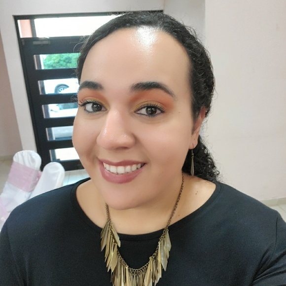 Meet your Posher, Anahi - Picture 2 of 2